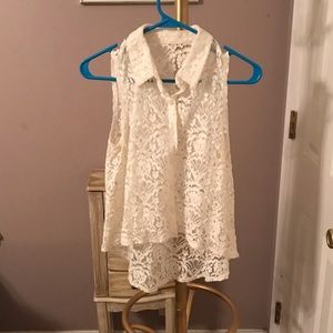 Lace high-low sleeveless blouse